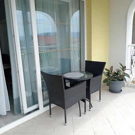 Ana Rooms Krk Town Bagian luar foto