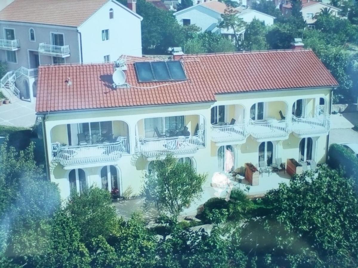 Ana Rooms Krk Town Bagian luar foto