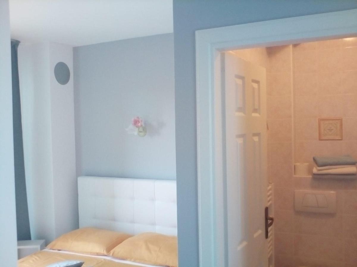 Ana Rooms Krk Town Bagian luar foto