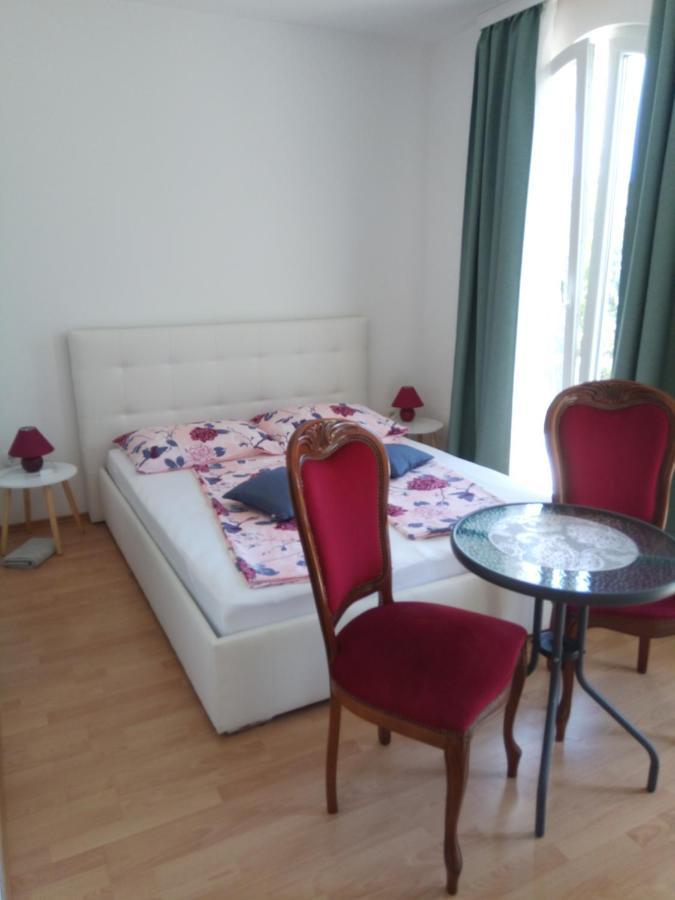 Ana Rooms Krk Town Bagian luar foto