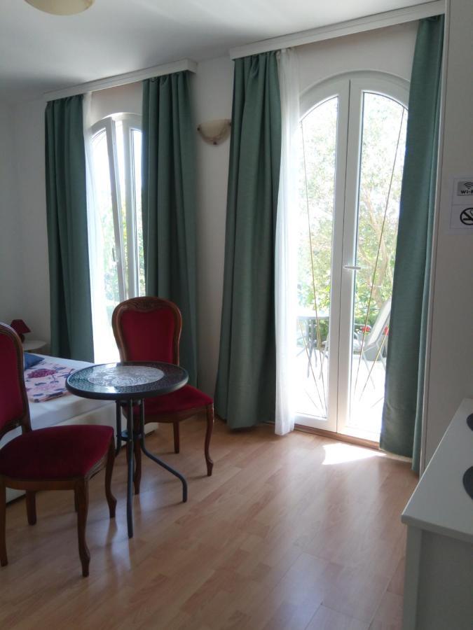 Ana Rooms Krk Town Bagian luar foto