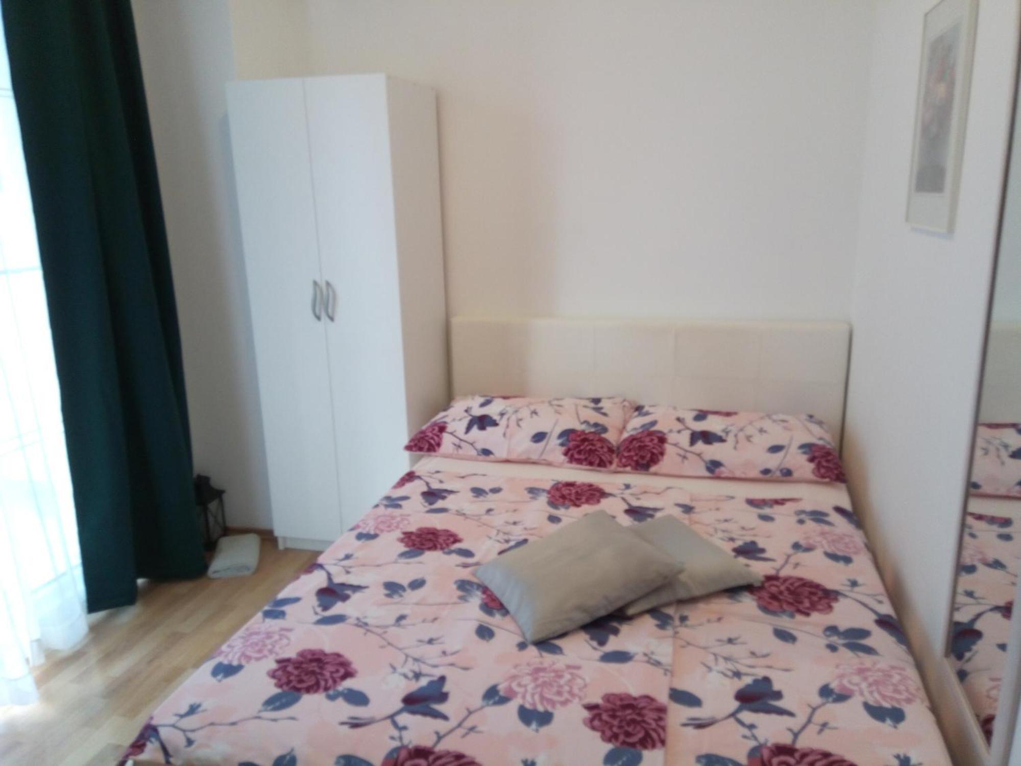 Ana Rooms Krk Town Bagian luar foto