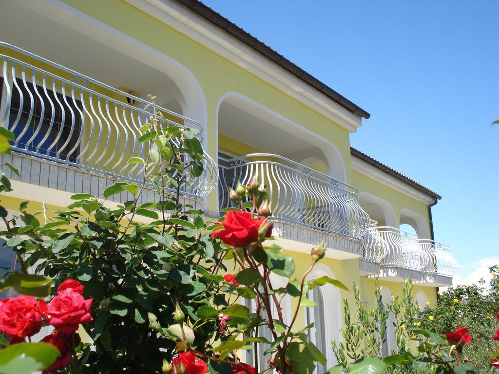 Ana Rooms Krk Town Bagian luar foto