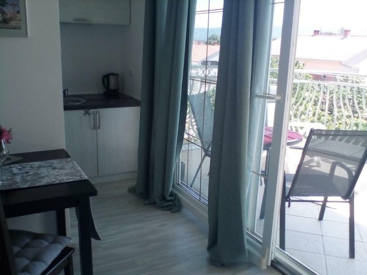 Ana Rooms Krk Town Bagian luar foto