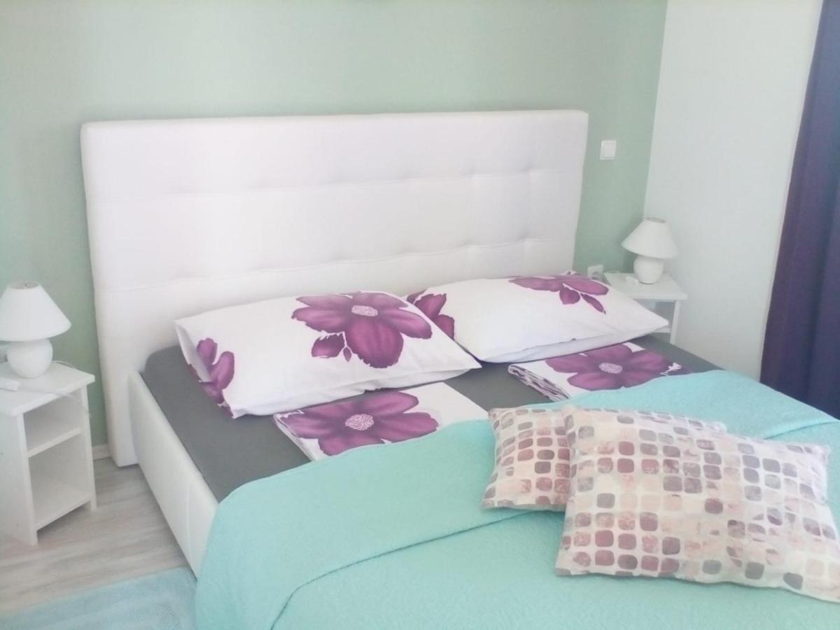 Ana Rooms Krk Town Bagian luar foto